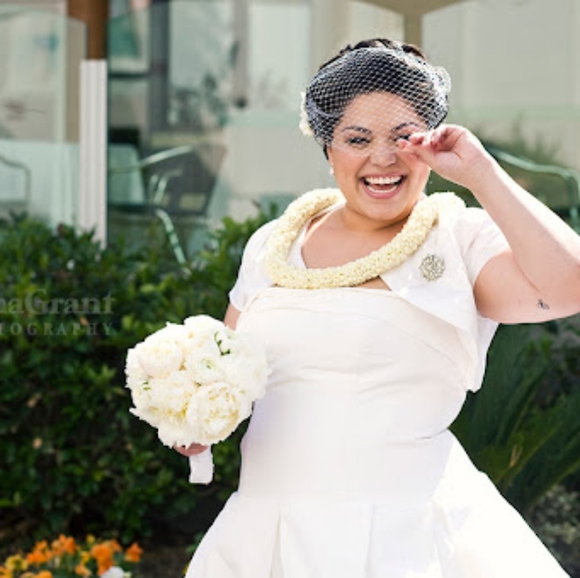 2009 Plus Size Vera Wang Wedding Dress - Picture 2 of 3